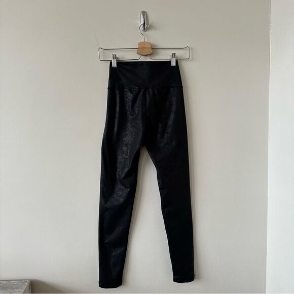 Offline by Aerie the Hugger Crossover High Waisted Crackle Legging - Picture 3 of 10